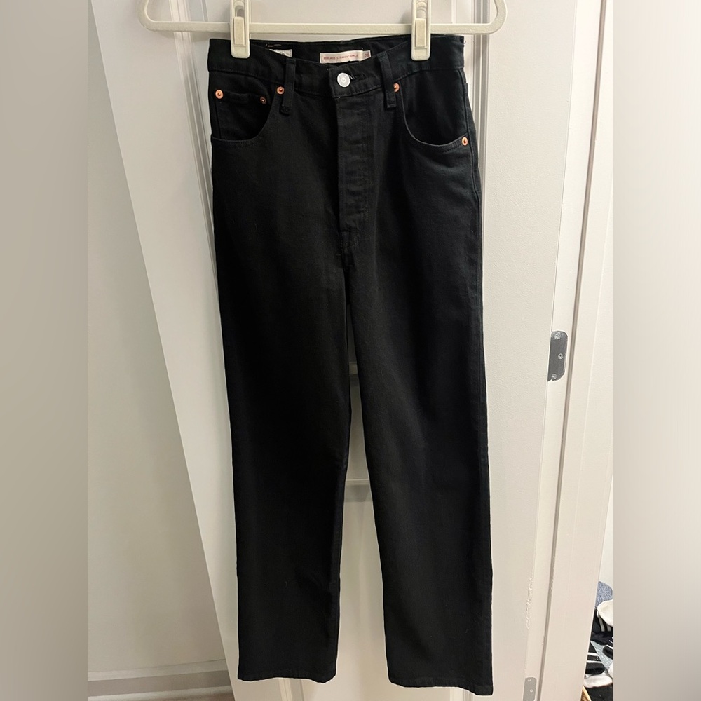Levi’s Ribcage Straight Ankle Jeans in Black